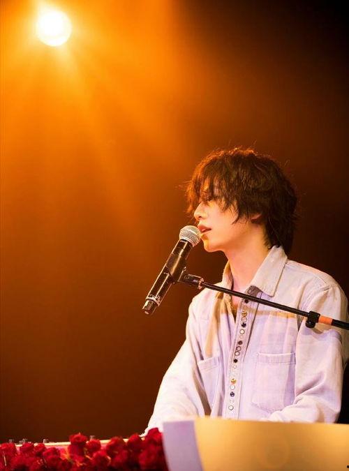 深夜吃瓜的男星,揭秘娱乐圈男星的神秘夜生活