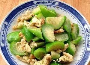 用小瓜怎么炒菜吃,小瓜炒菜，美味又健康